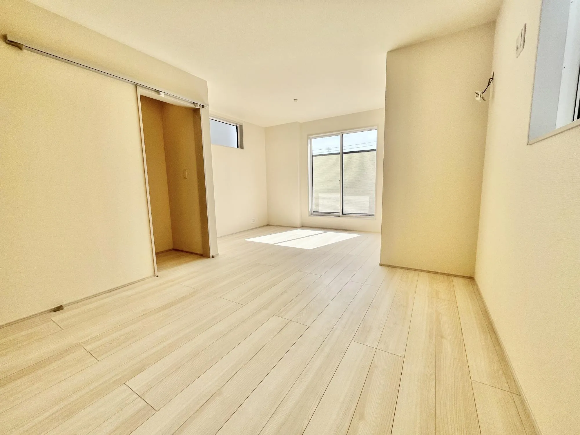 南バルコニーで光も風も心地よく、家族の時間がもっと豊かに。　【①号棟】