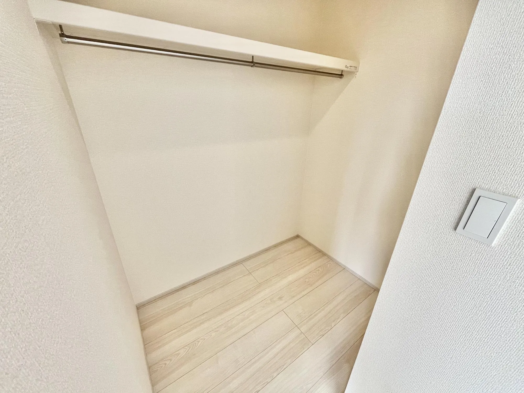 高さと収納力のあるクローゼット【①号棟】