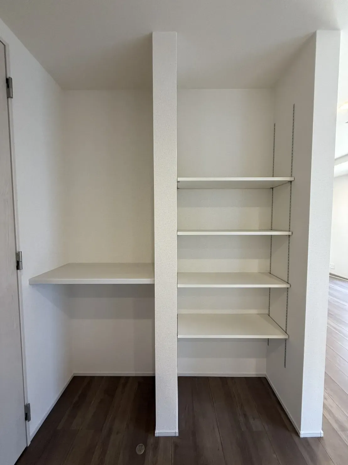 ③キッチン横収納