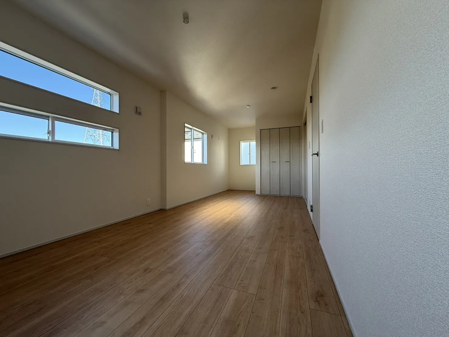 ④2階10.7帖洋室