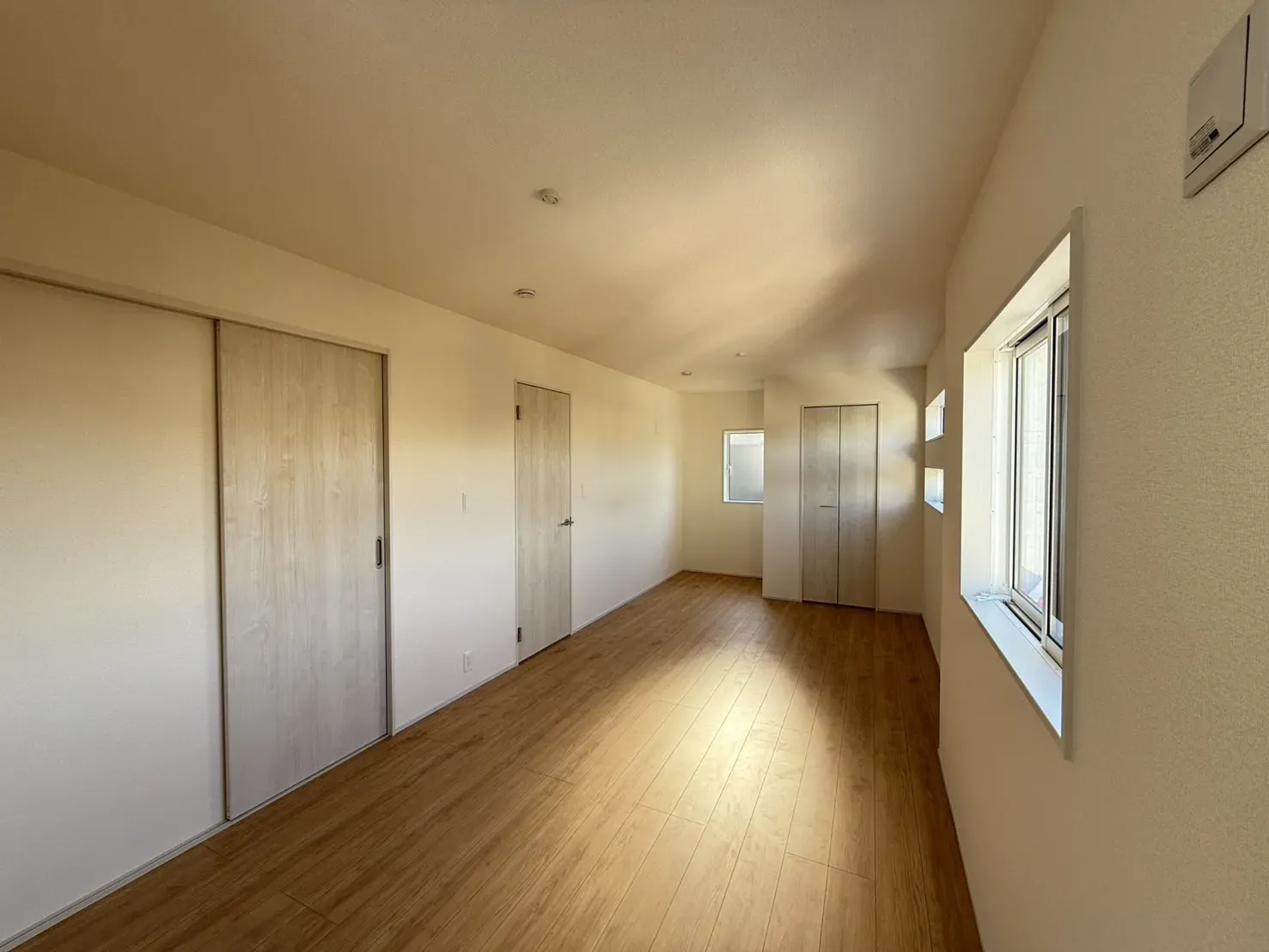 ④2階10.7帖洋室