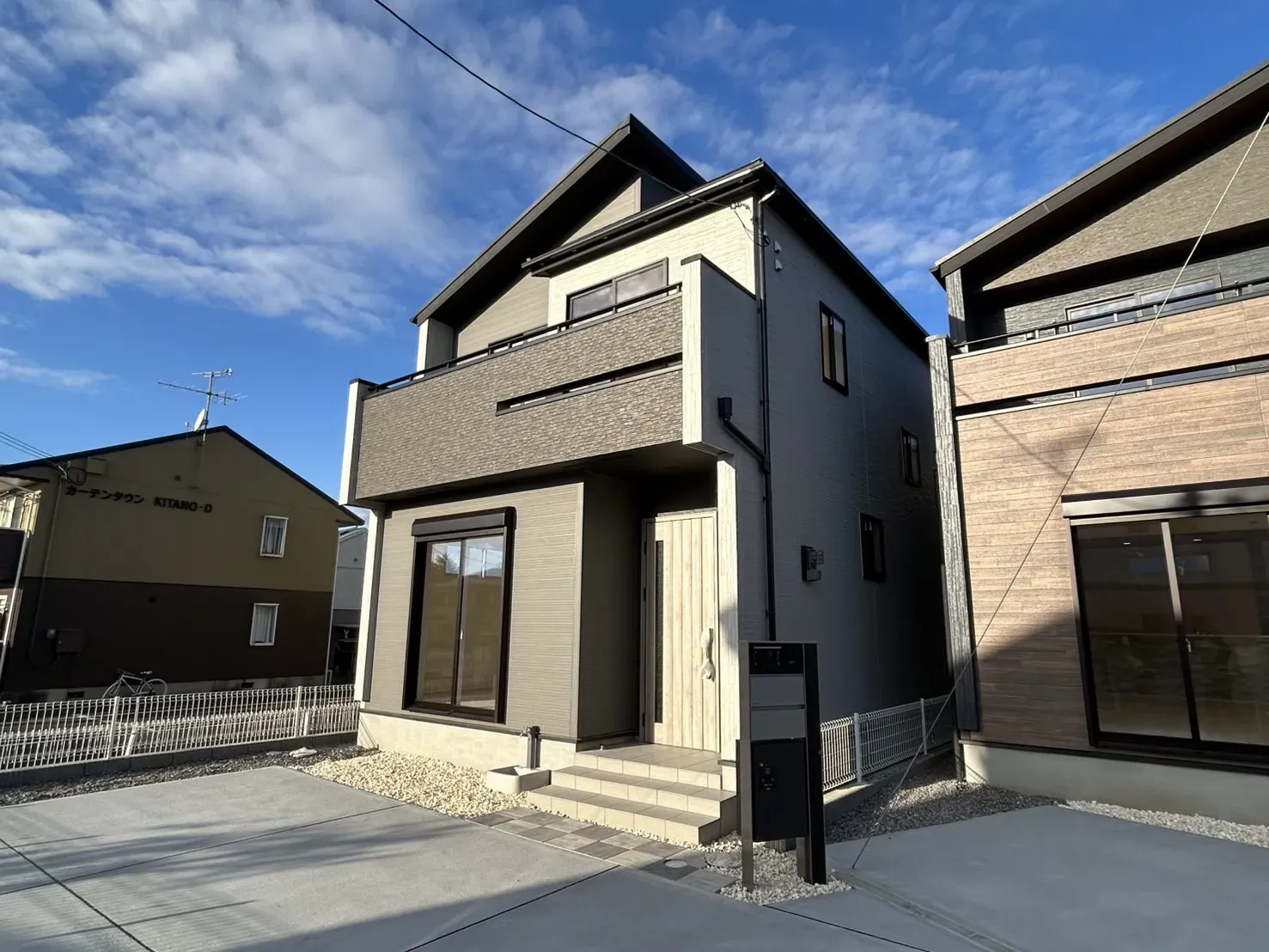 【①号棟外観写真】2025.11.22撮影