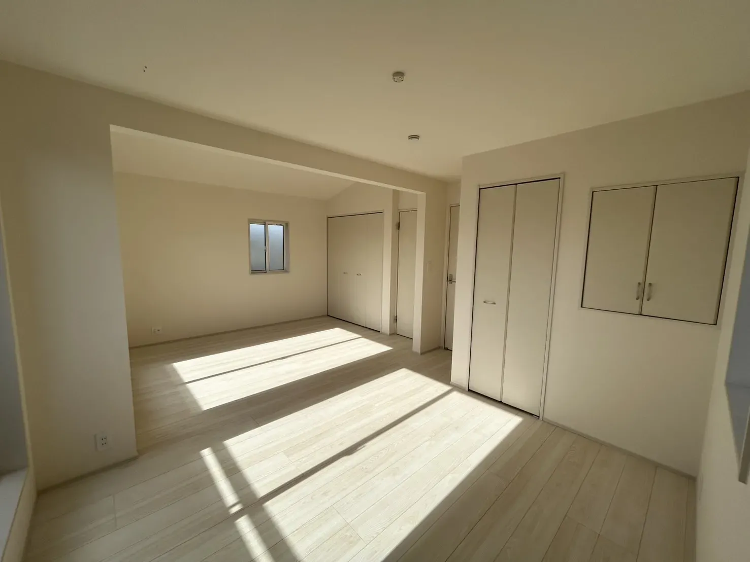 【洋室5.76帖+5.25帖】