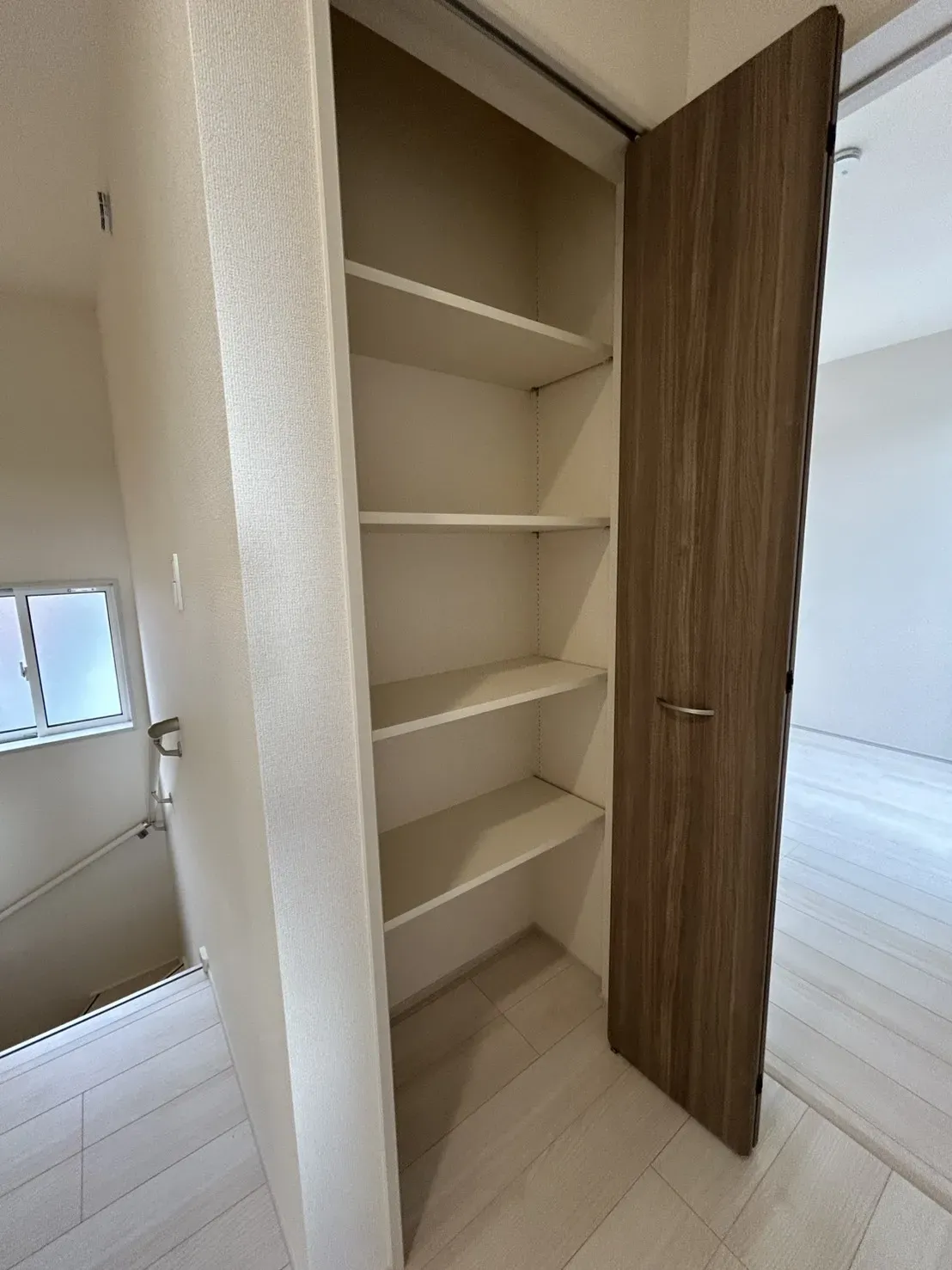 【2階廊下収納】
