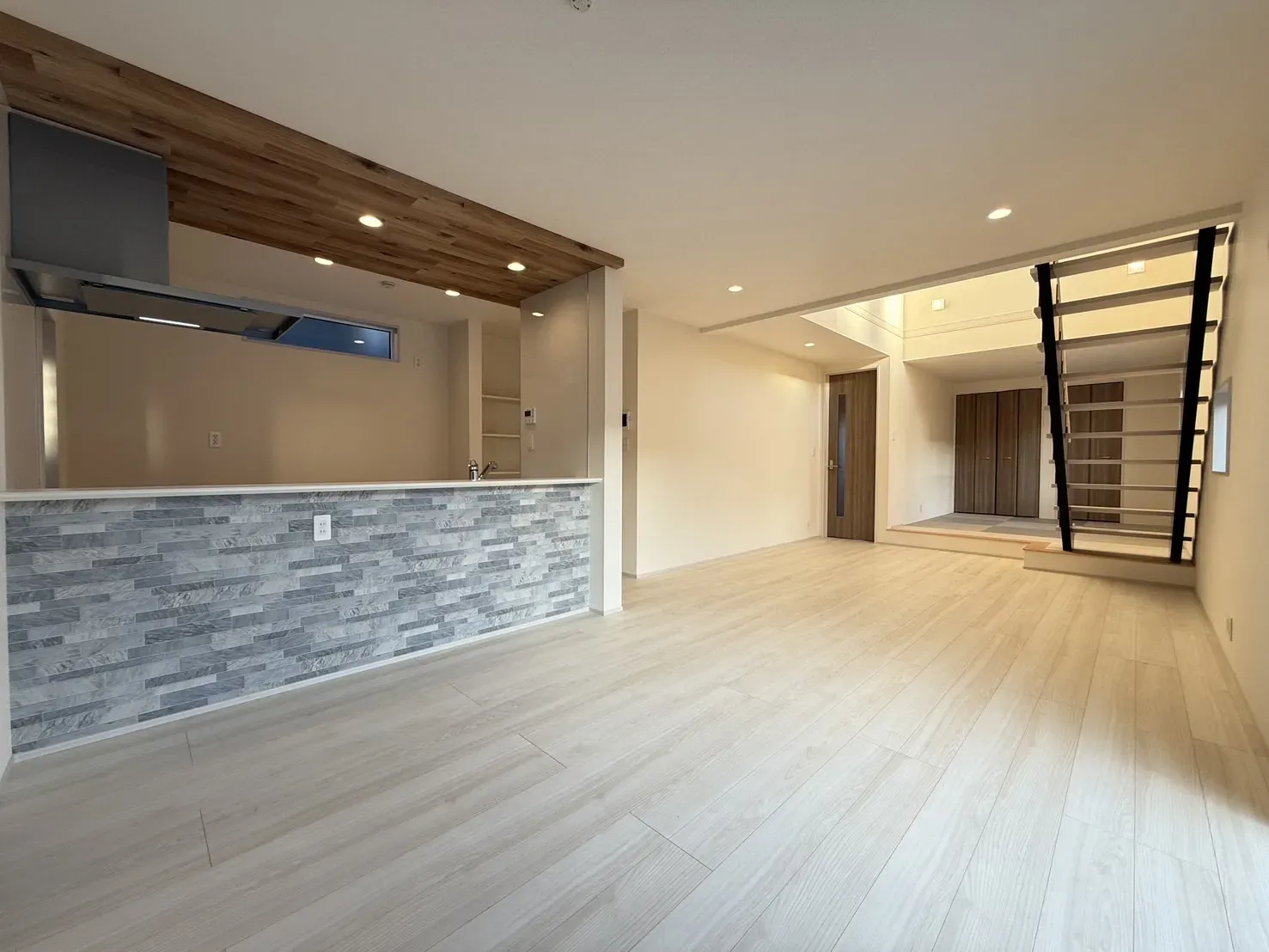 【LDK20.35帖】LDK20帖超えの広々空間!