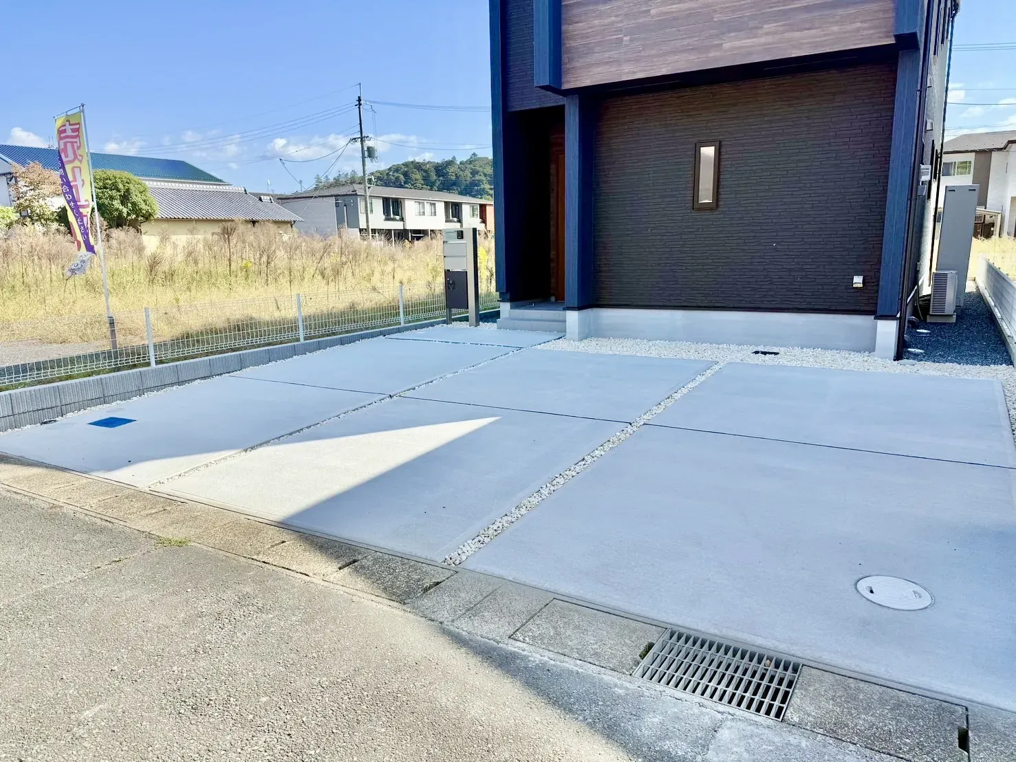 【カースペース】並列3台駐車が可能な広々とした敷地!(※車種による)