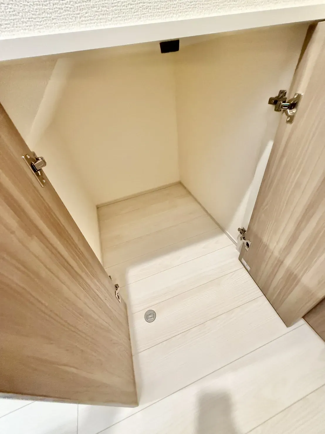 【1階廊下収納】