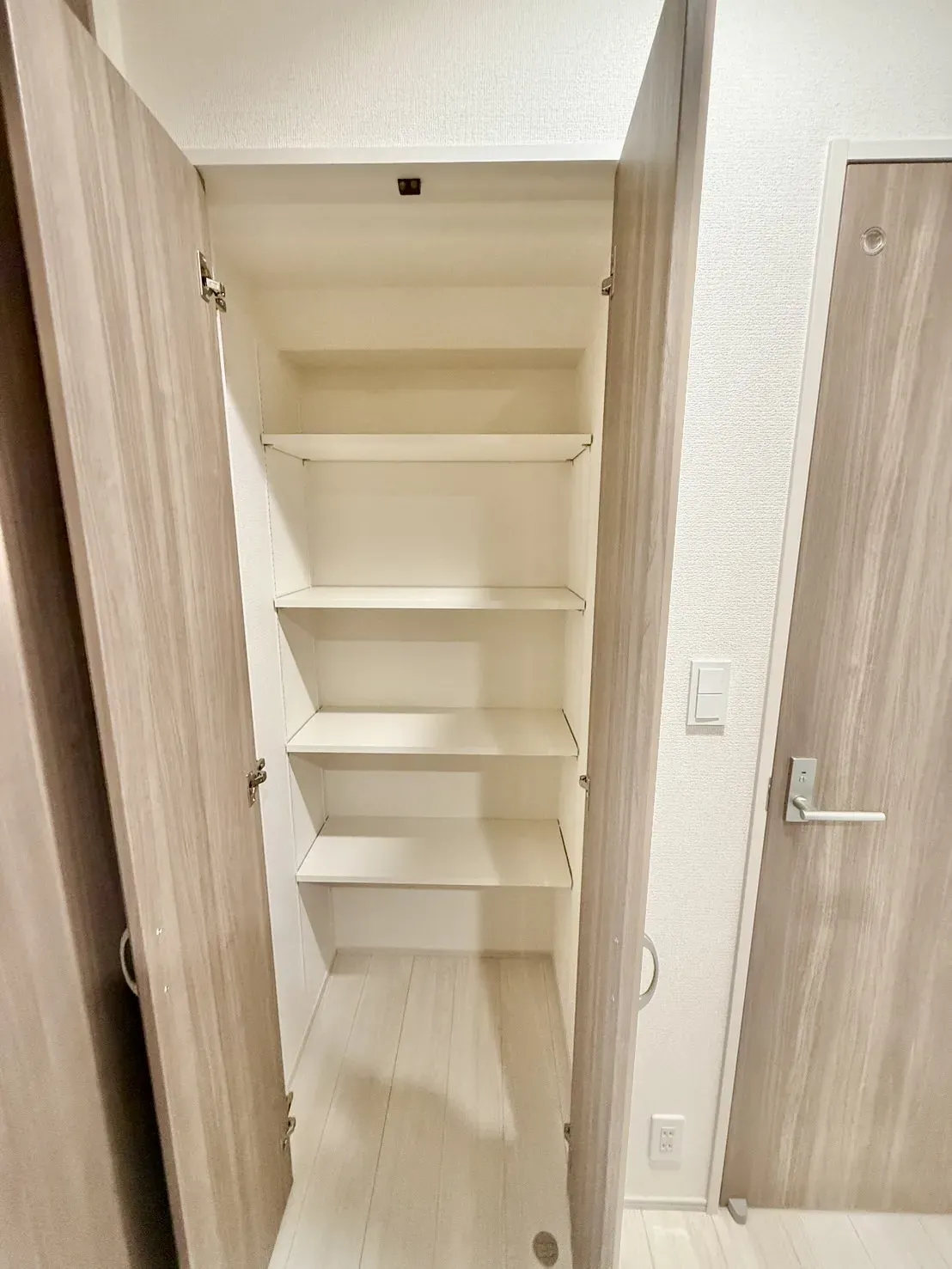 【1階廊下収納】