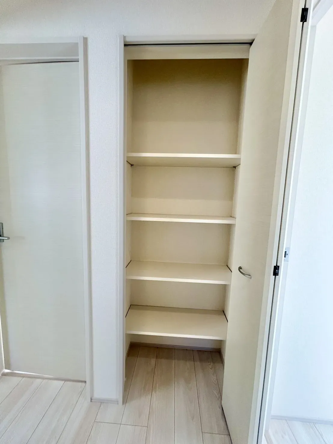 【2階廊下収納】