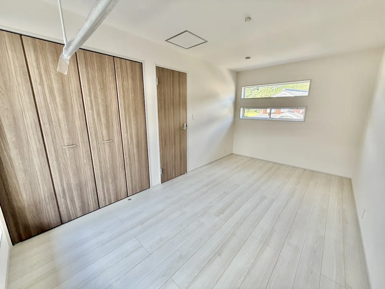 【洋室7.71帖】雨天時に便利な室内物干し付きです!