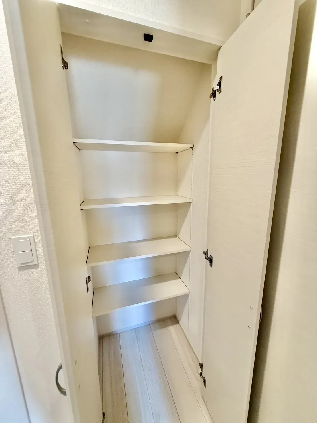 【1階廊下収納】