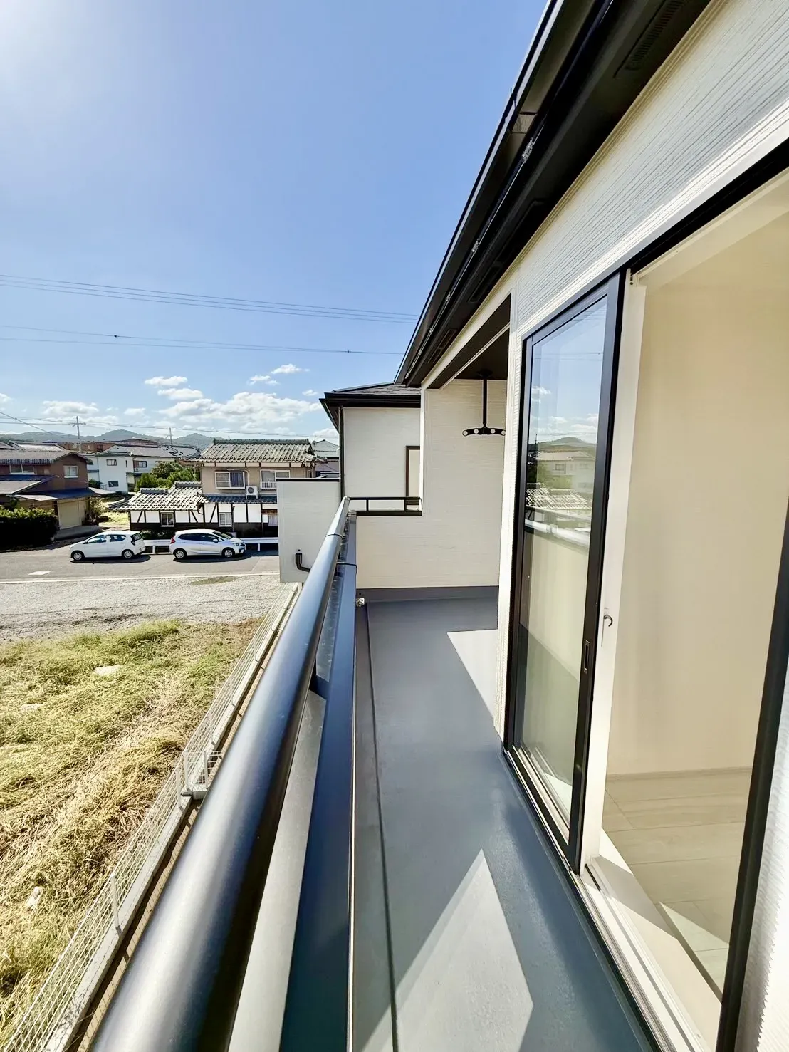 【バルコニー】南向きで日当たりのいいです!