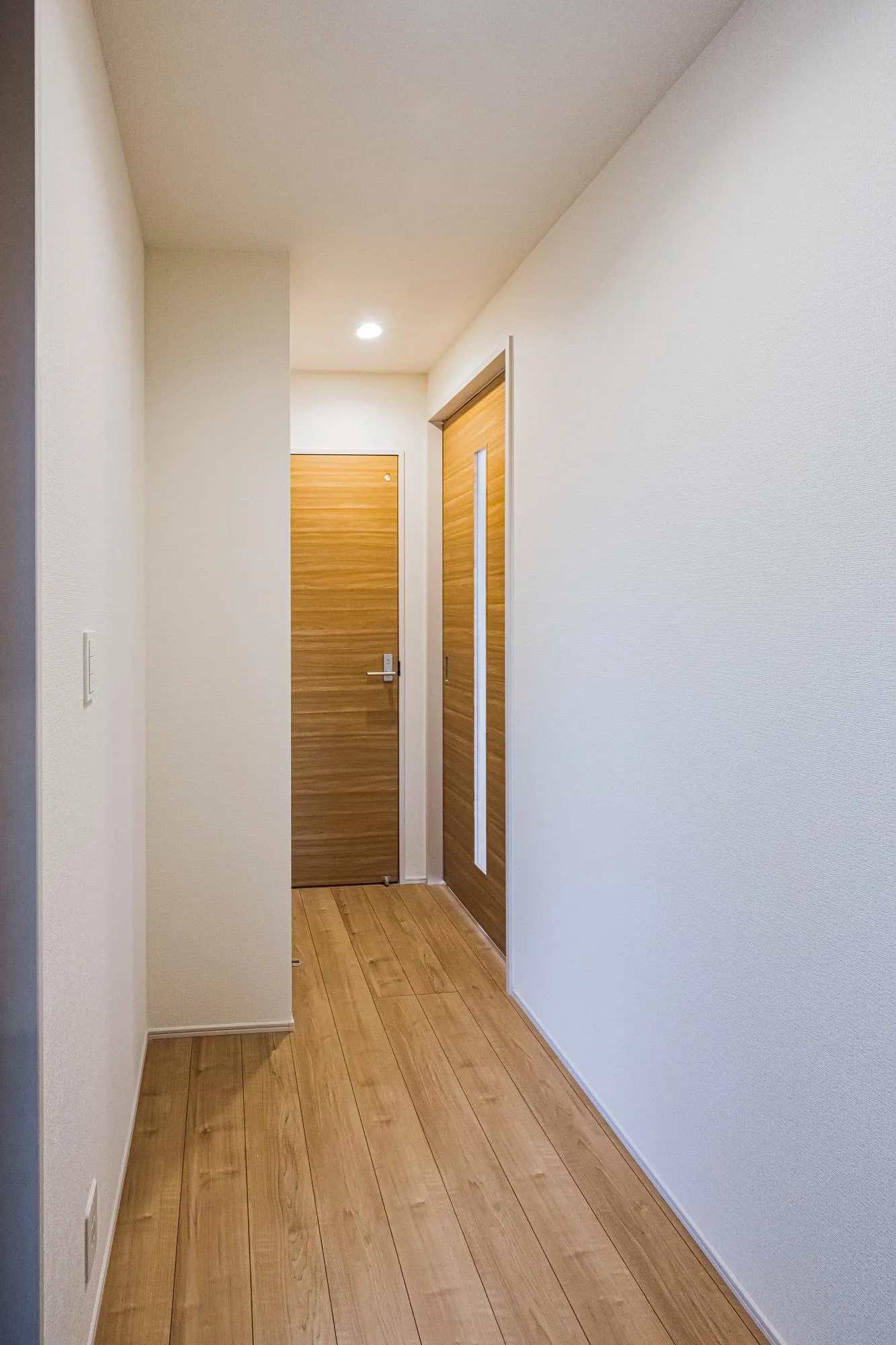 1号棟:玄関からの廊下