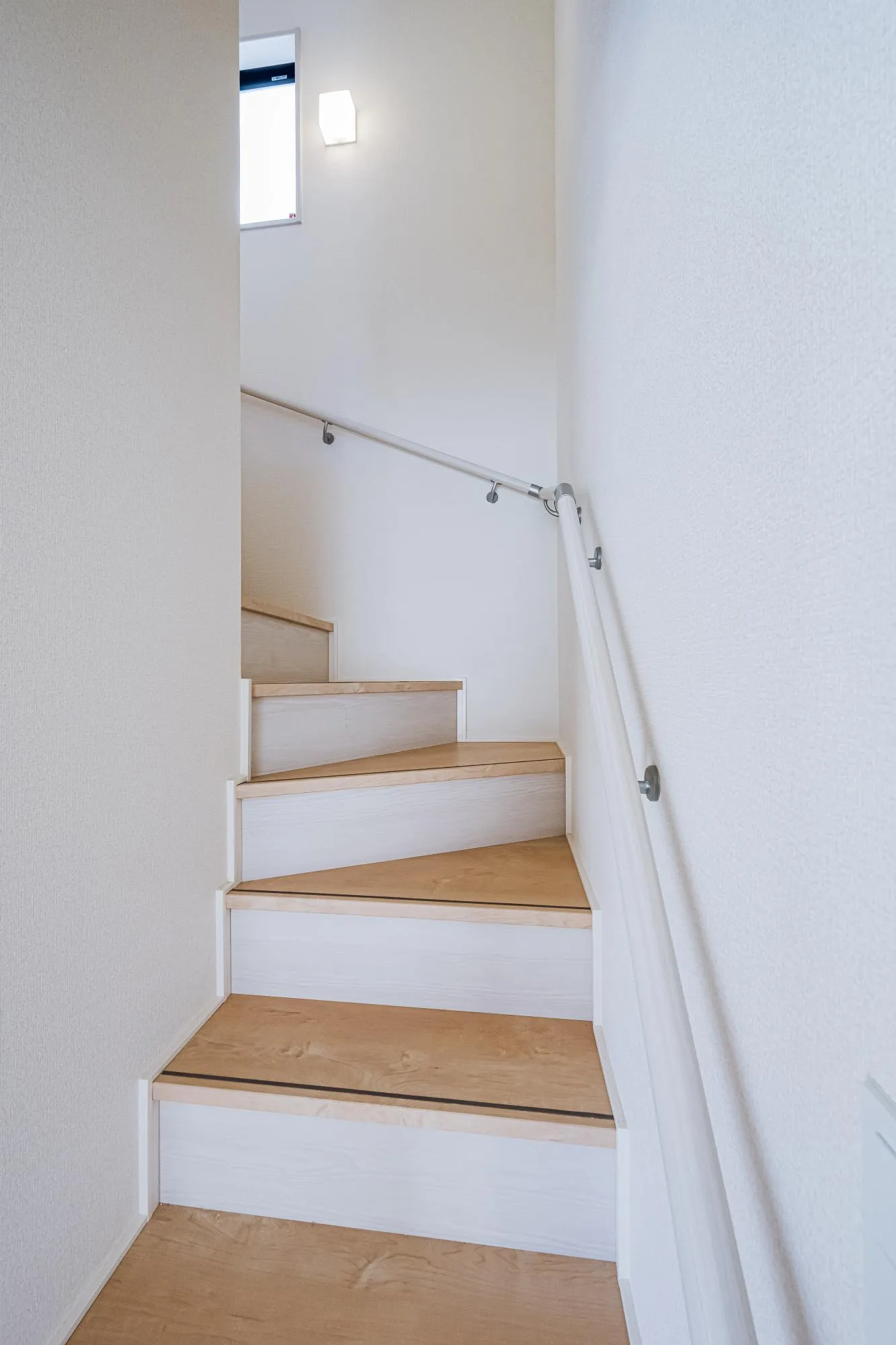 1号棟:手すり付き階段