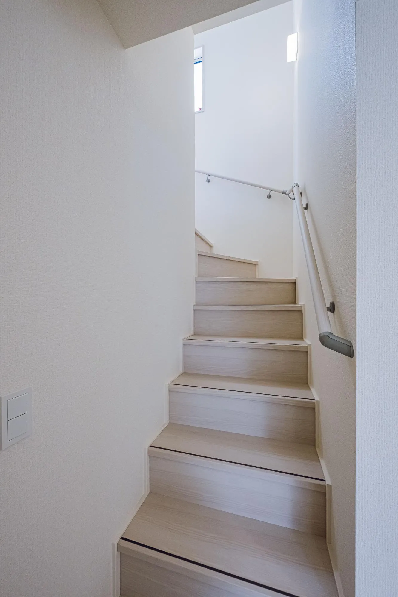 2号棟:手すり付き階段