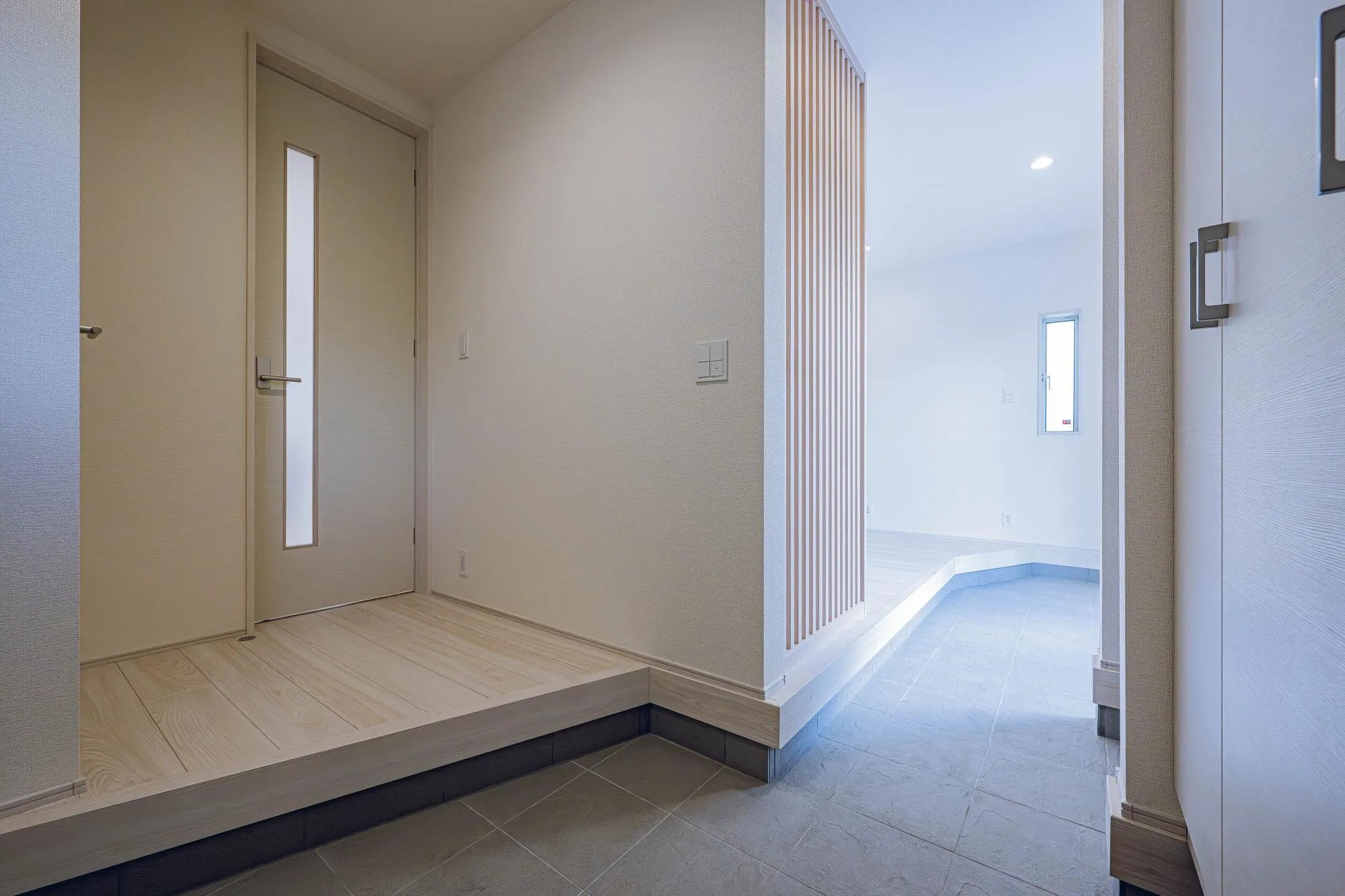 2号棟:玄関と通り土間　　