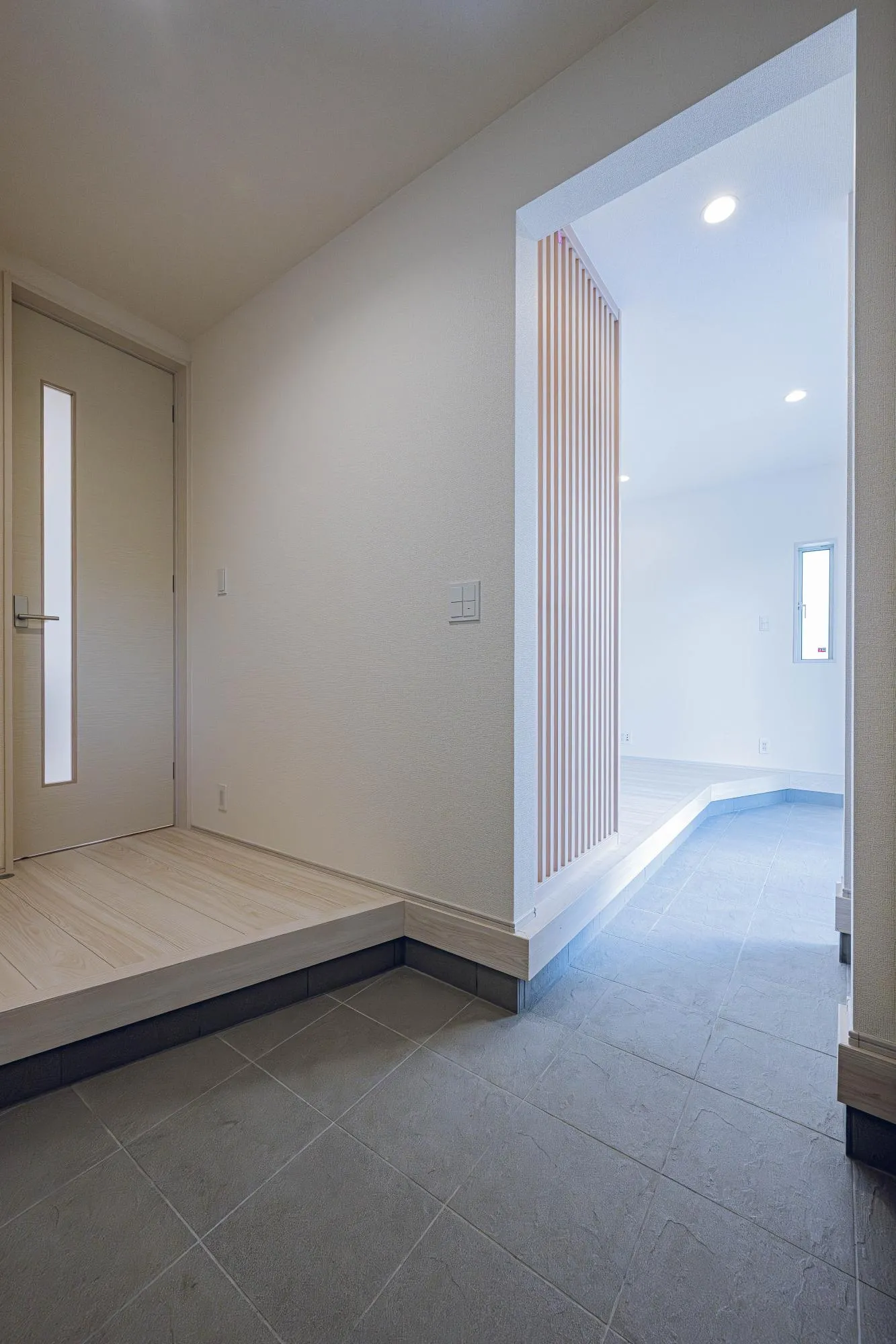 2号棟:玄関と通り土間　　