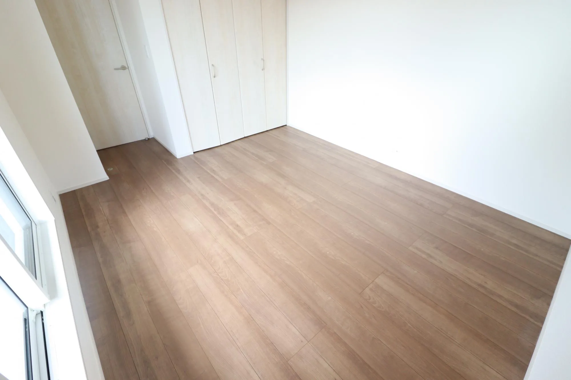 【洋室(7.0帖)/3号棟】