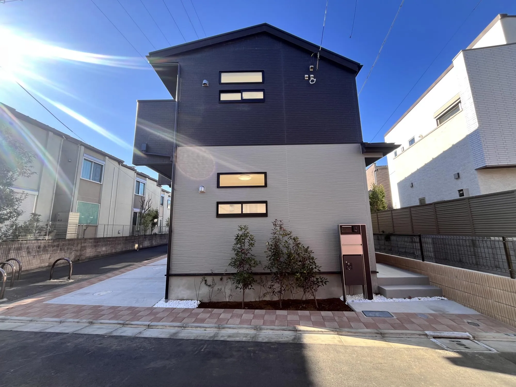 外観写真(東道路側)