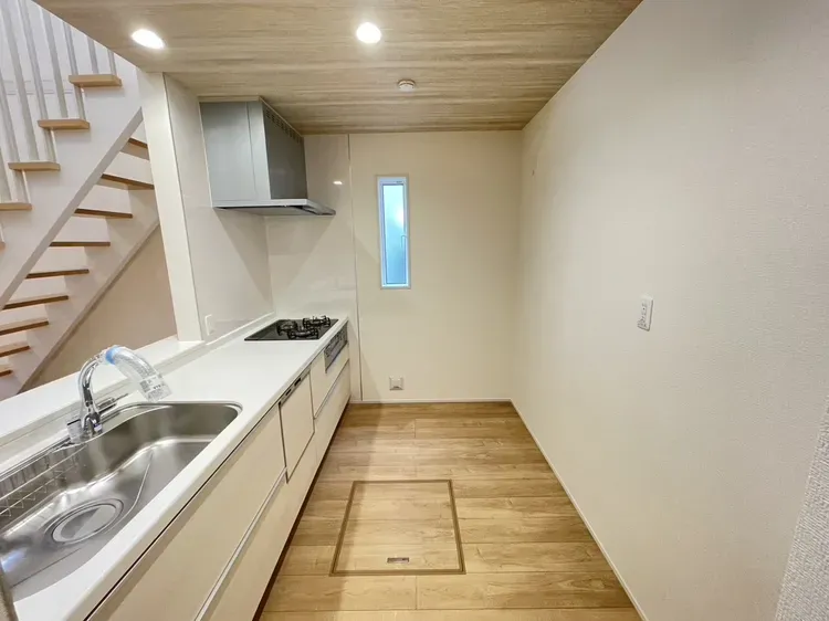 1号棟　キッチンの天井はポップアップ天井