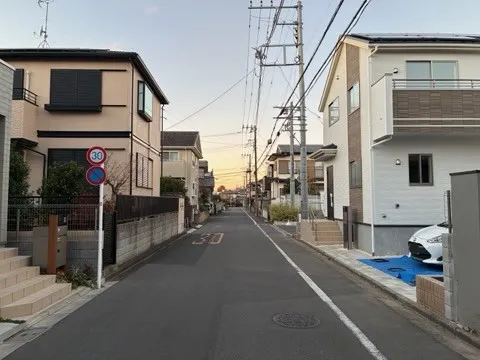 前面道路と外観