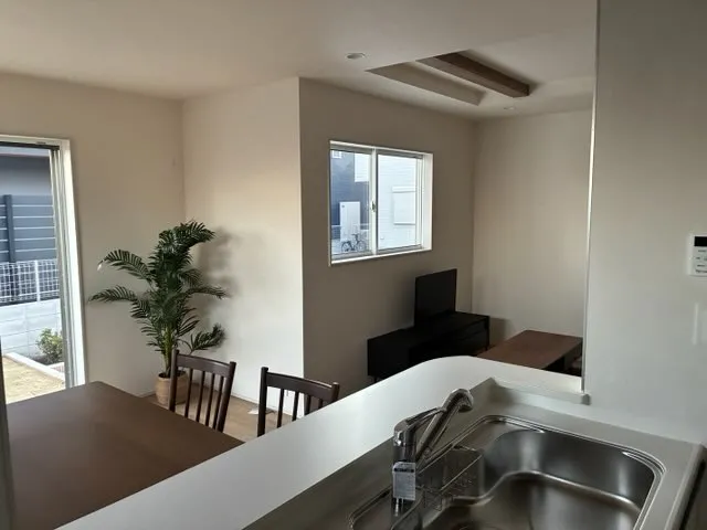 キッチンとィビングダイニング