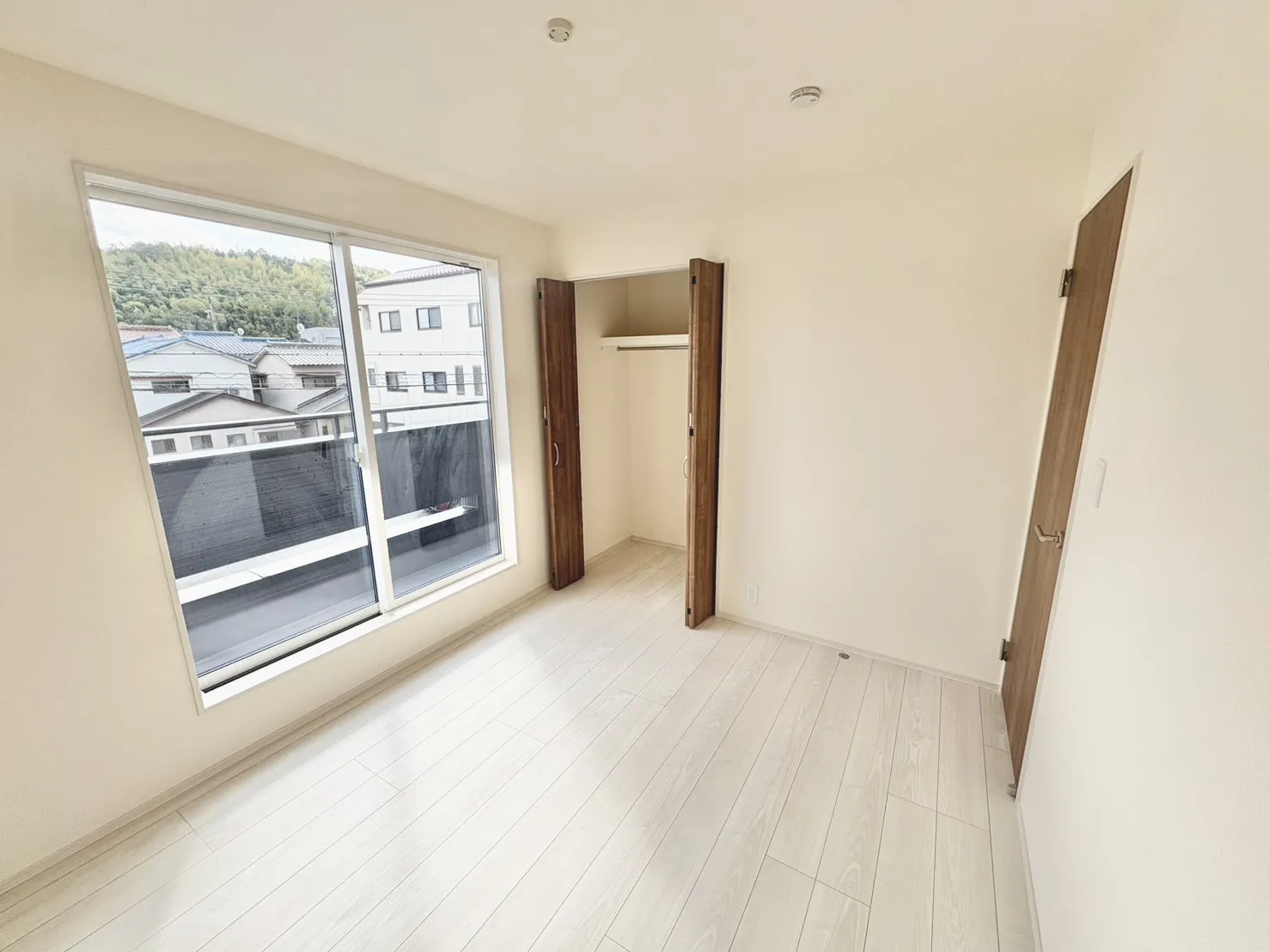 ☆南側5.25畳洋室☆