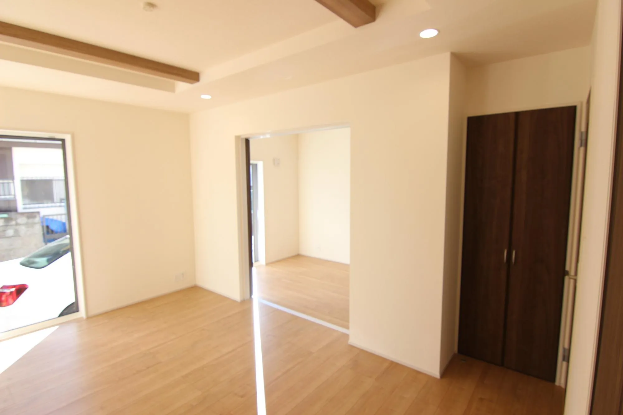 LDKから洋室4.6帖を見る。