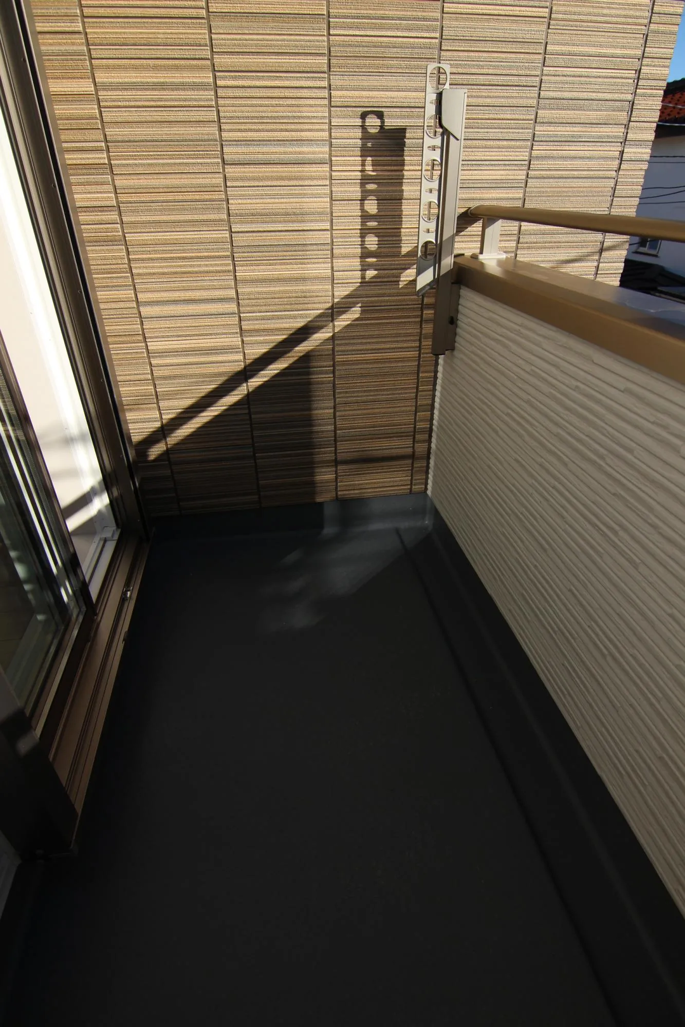 バルコニー　南西に面した日当たりの良いバルコニー。毎日のお洗濯もラクラク快適