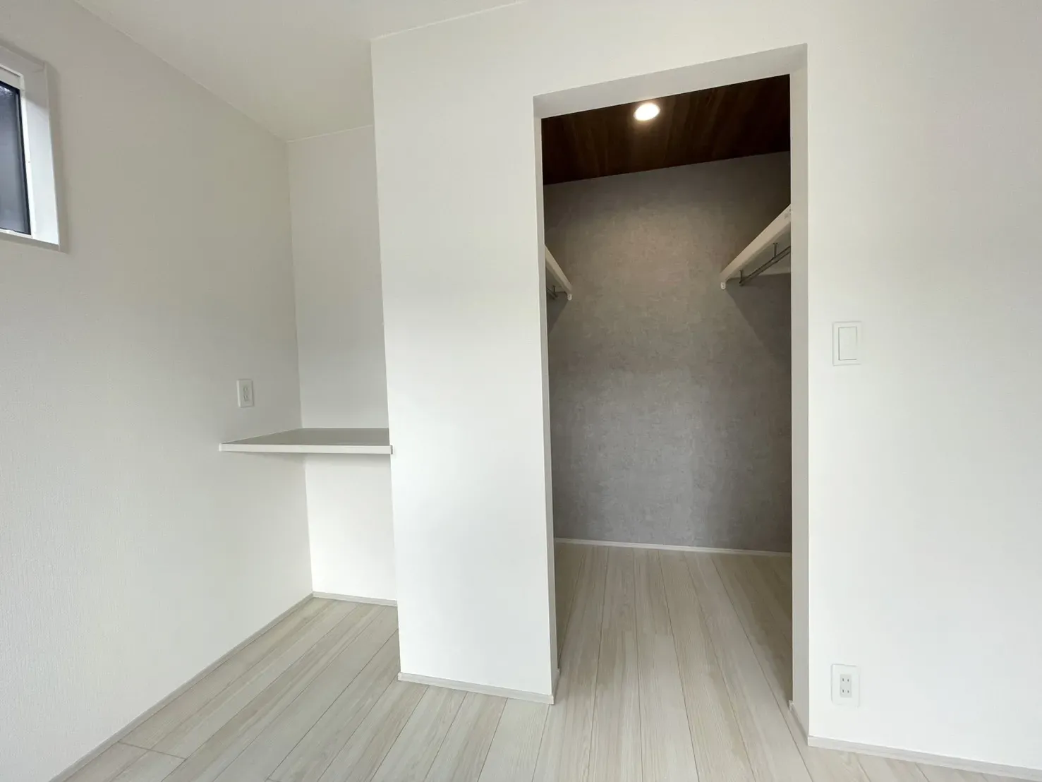 2号棟 居室7.25帖のカウンター ウォークインクローゼット