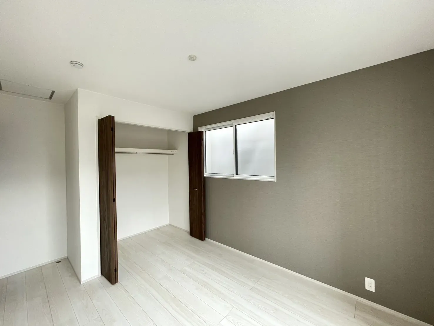 2号棟 居室5.25帖(南側)