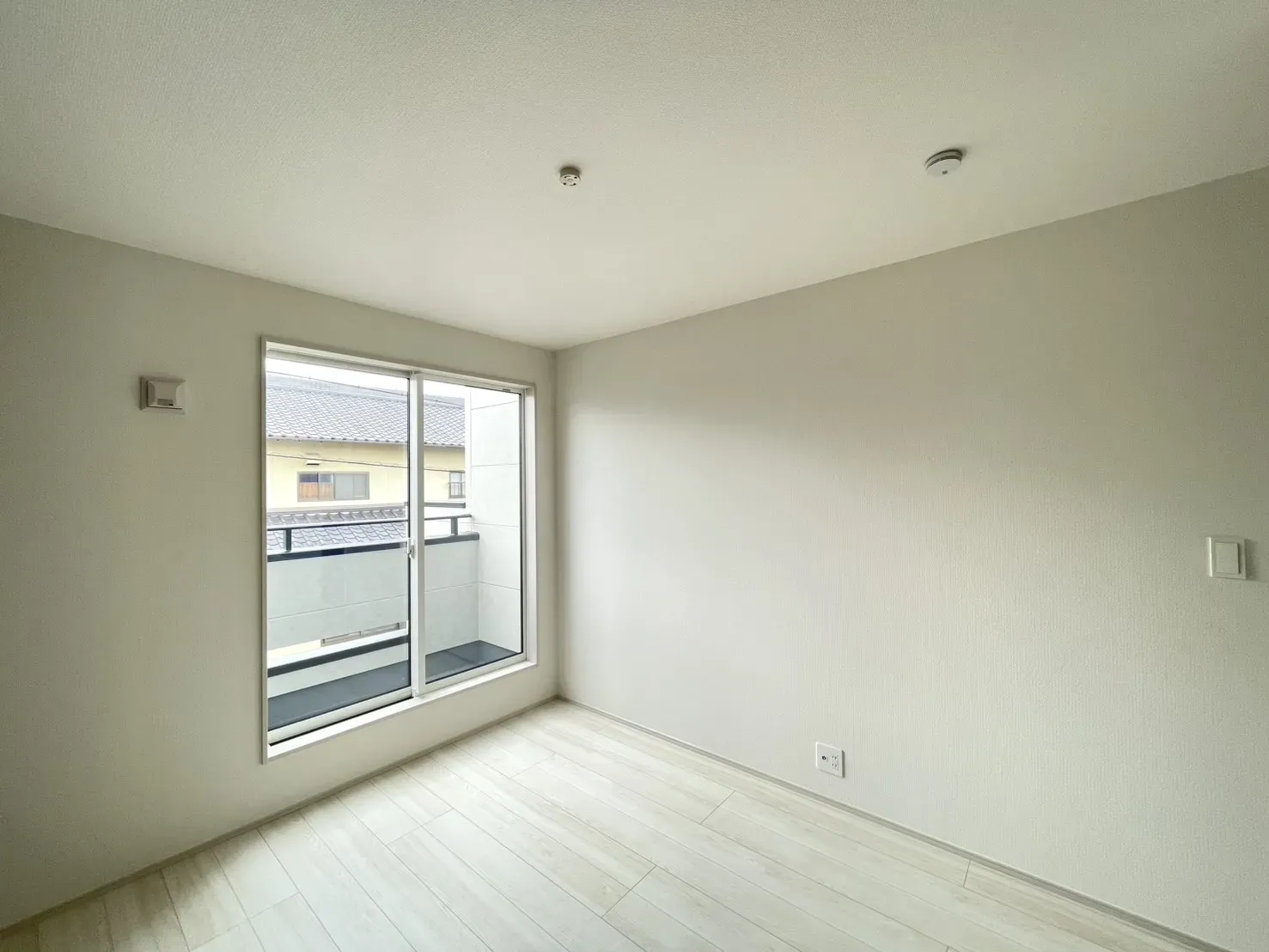 2号棟 居室5.25帖(南側)