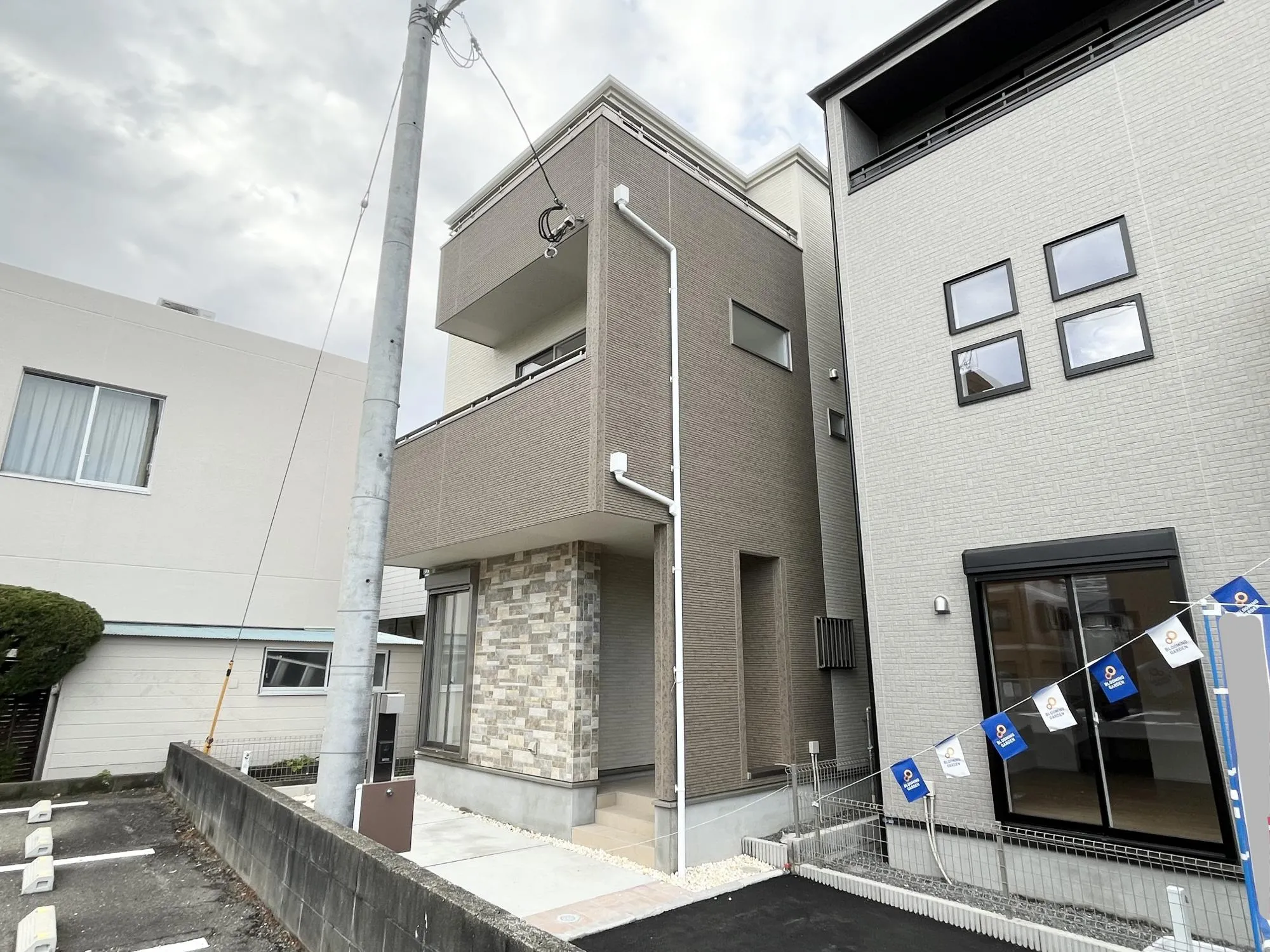 福岡市博多区南八幡町の「ブルーミングガーデン 福岡市博多区南八幡町1