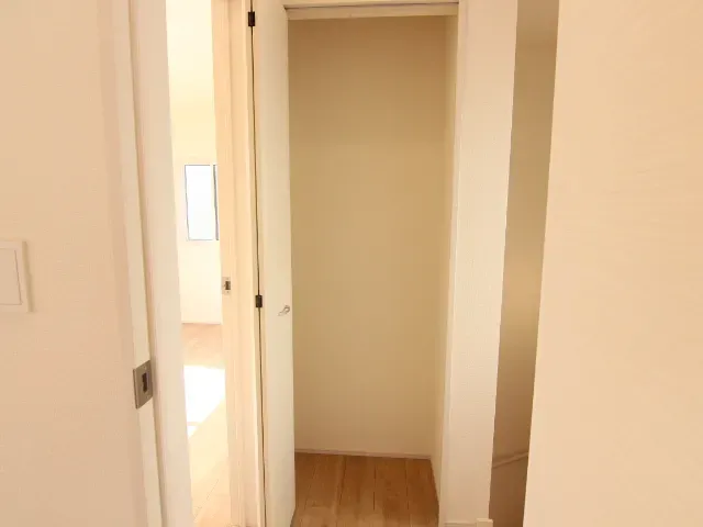 3階廊下物置　2号棟