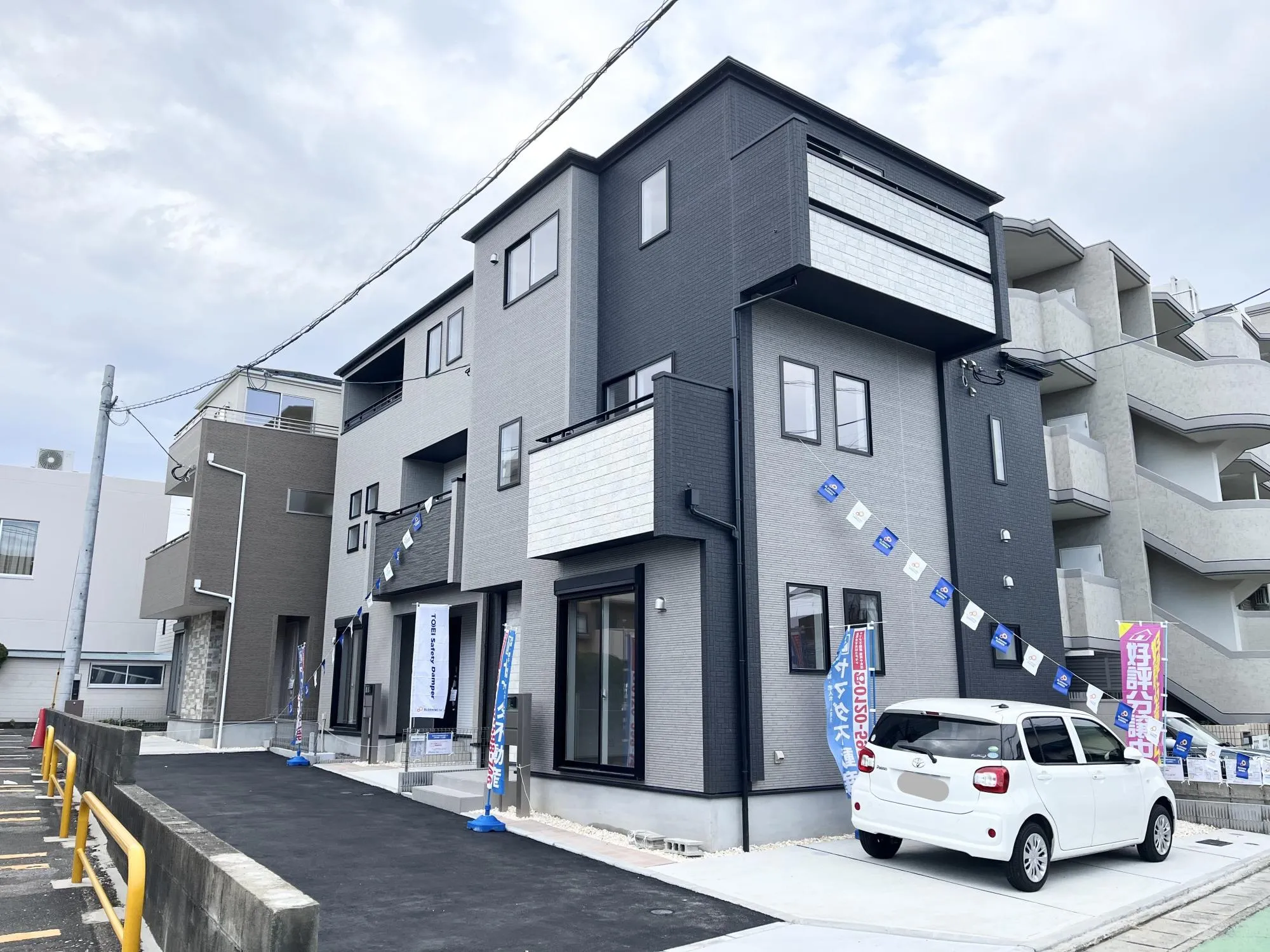 外観　手前1号棟・中2号棟・左奥3号棟