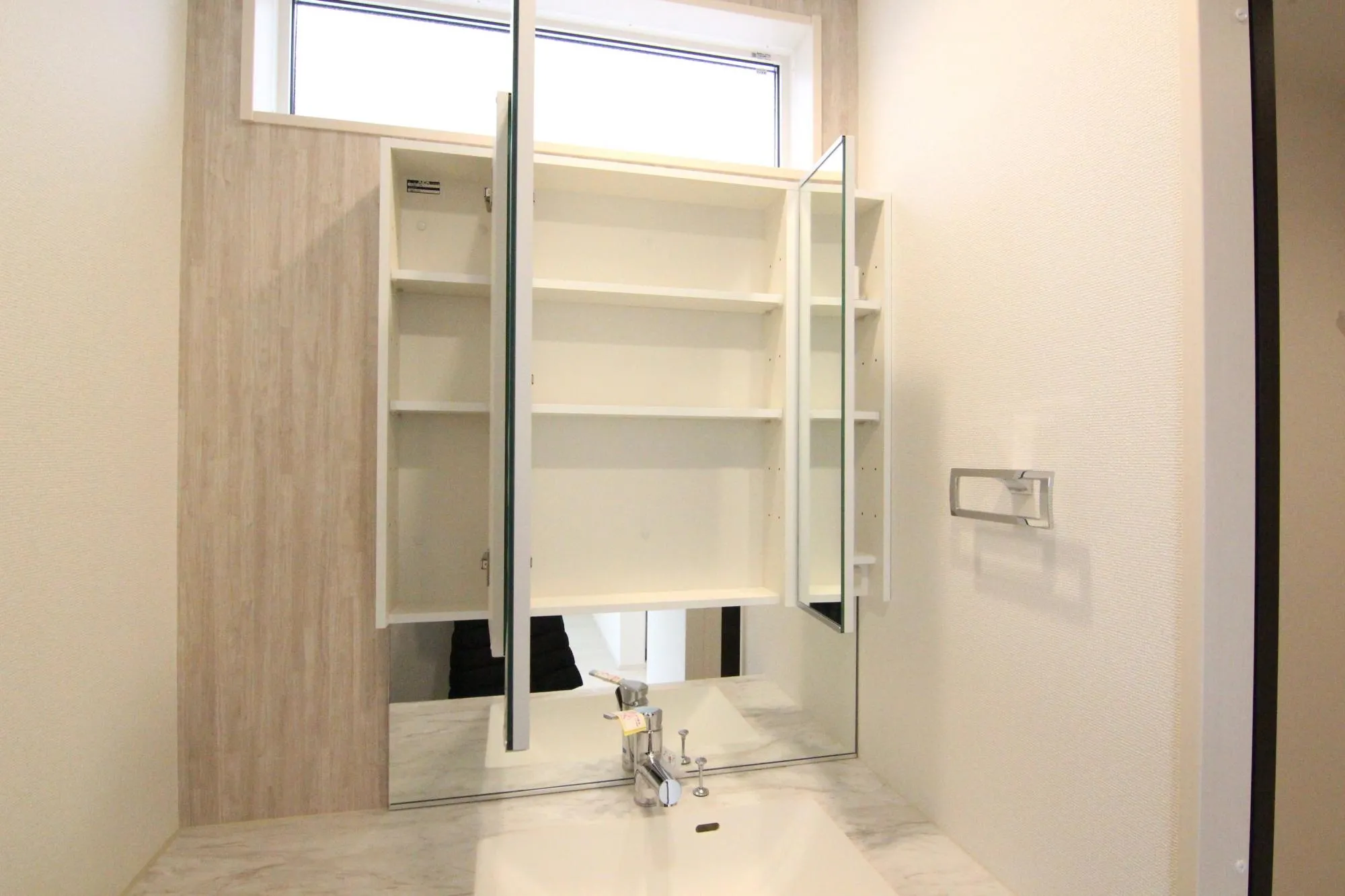 【洗面台裏側】