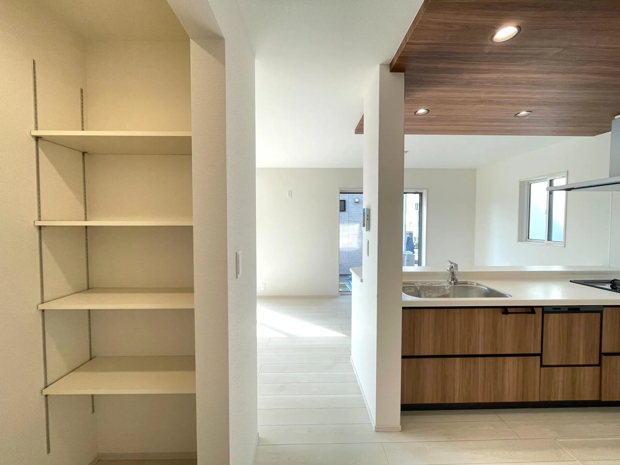 ①号棟　キッチン、パントリー