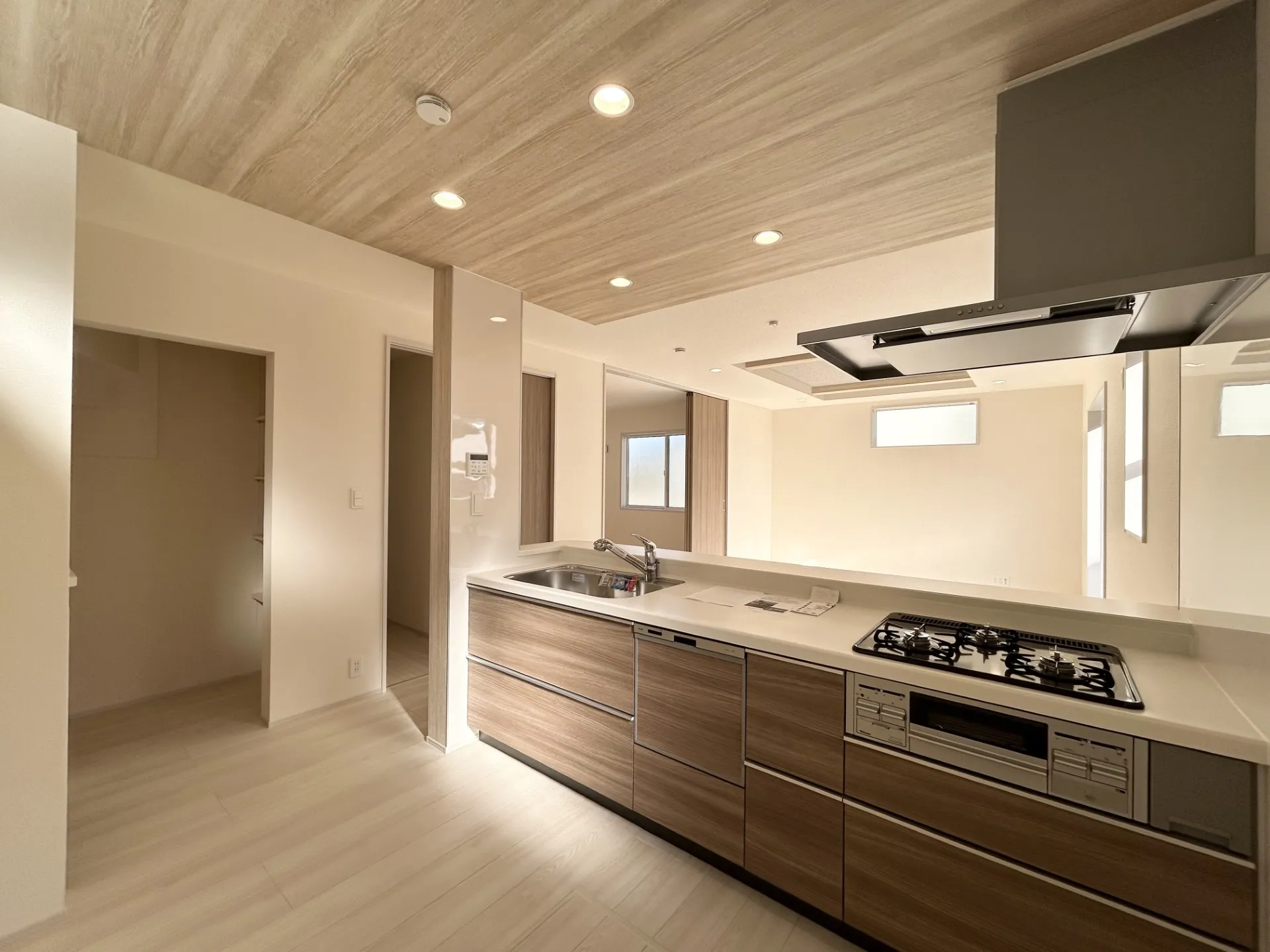 会話の弾むフルオープンキッチンは自然とご家族の中心に。