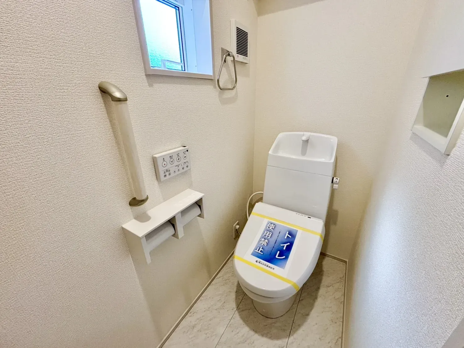 各フロア1カ所ずつウォシュレット付きトイレを設置しており、忙しい朝の混雑も解消♪お手入れがしやすいのも特徴です!