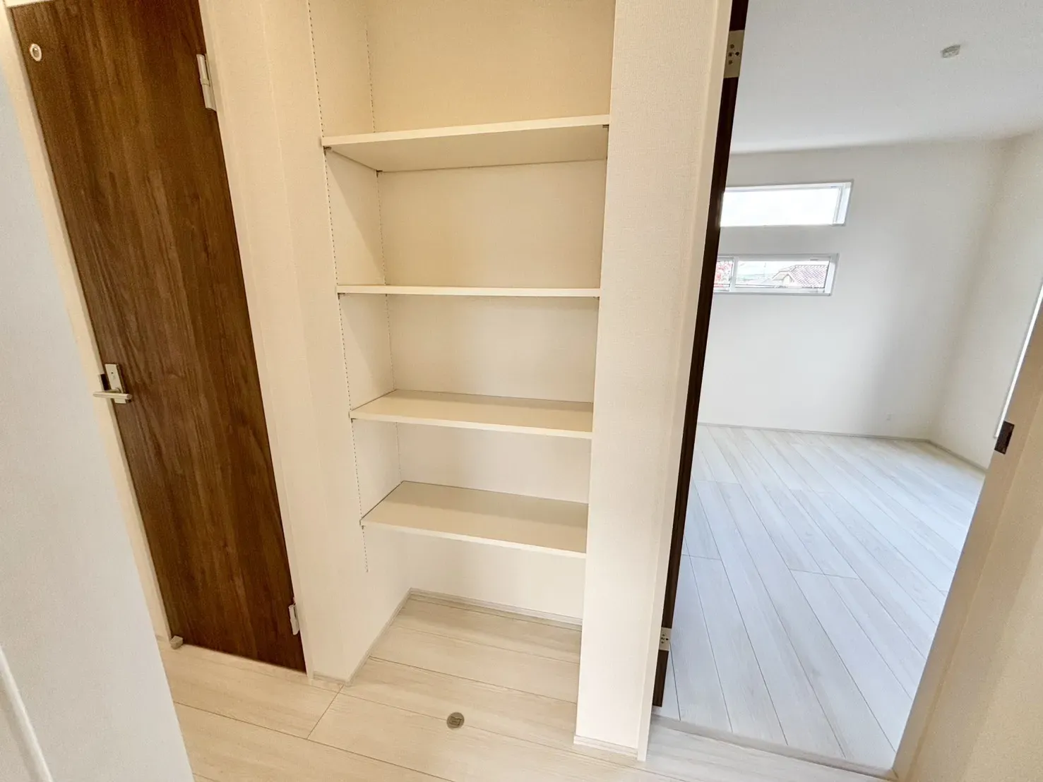 2階廊下稼働棚