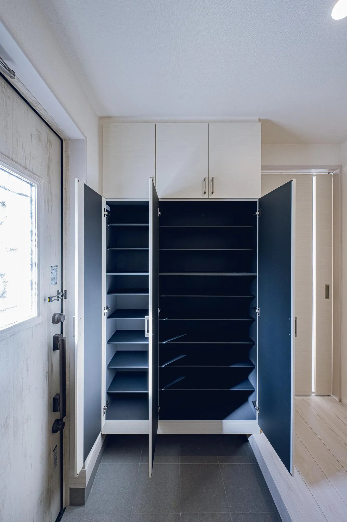 1号棟:玄関収納　