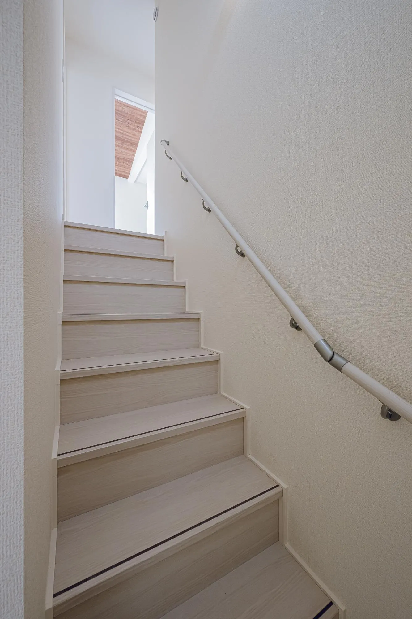 1号棟:手すり付き階段