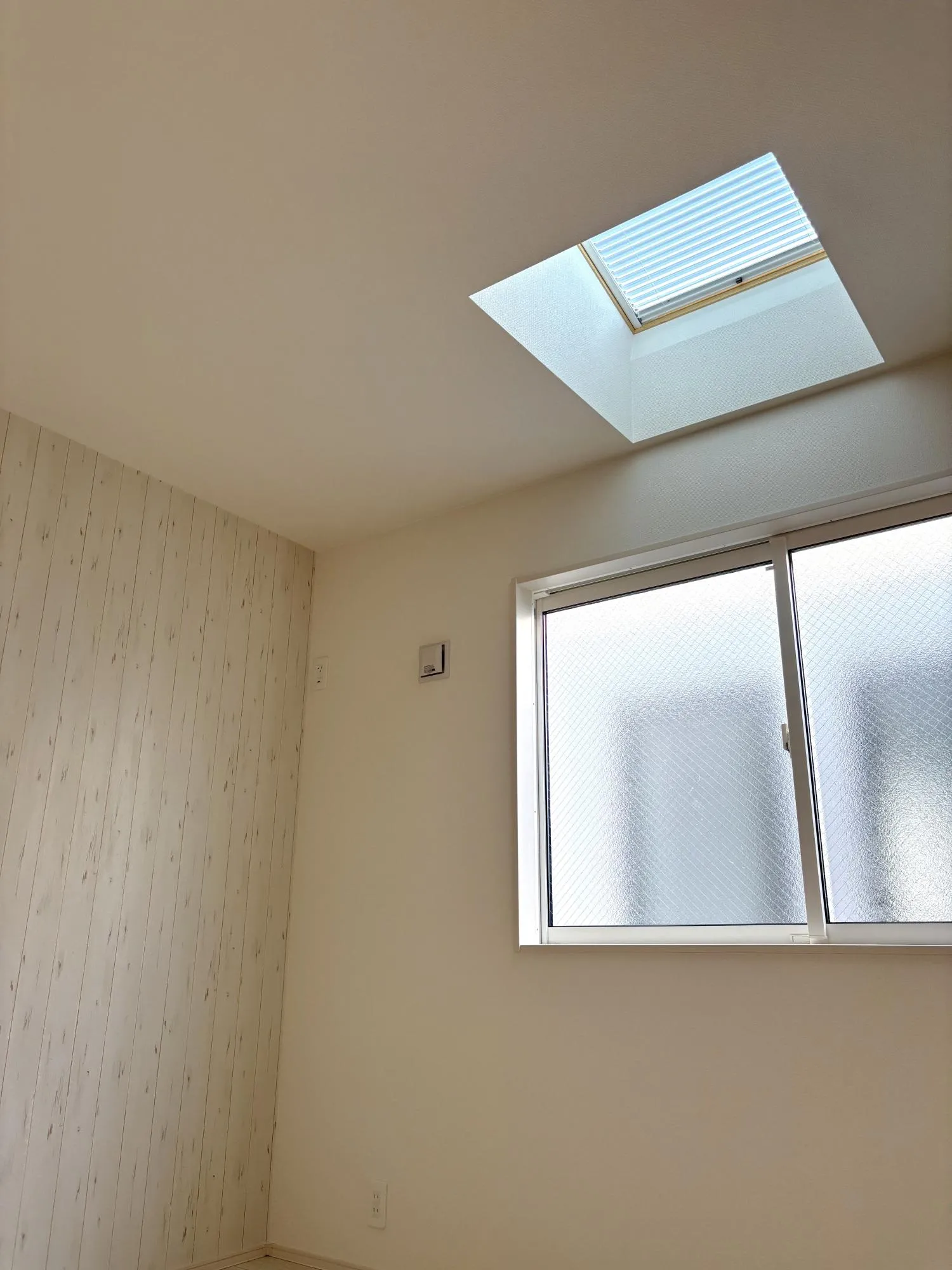 【5.25帖洋室天窓】採光を意識して天窓採用しました。
