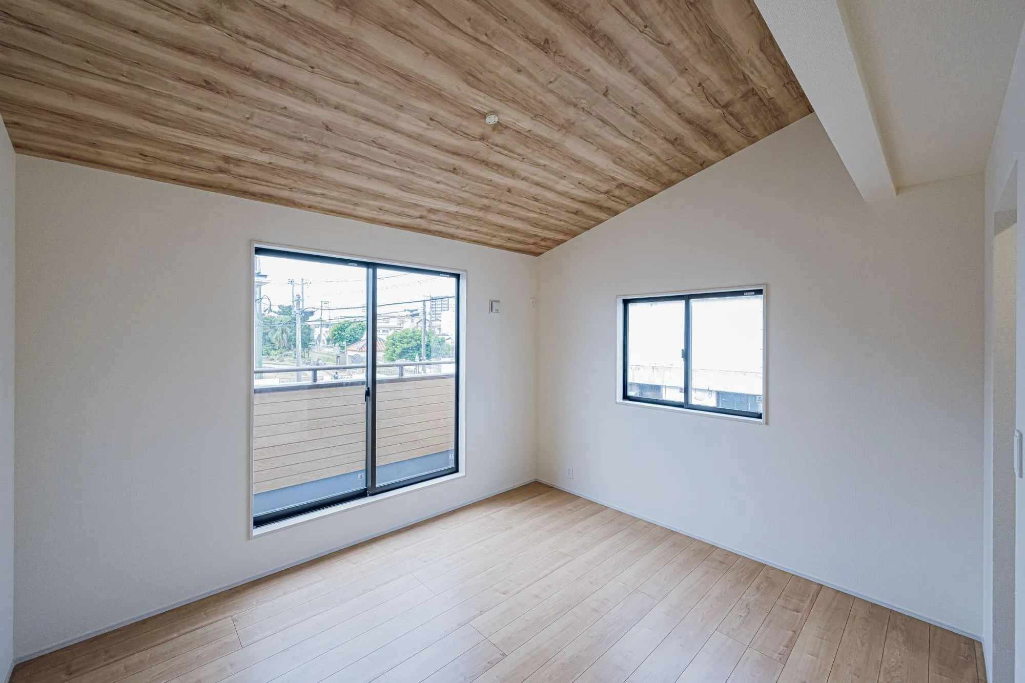 1号棟:洋室7.0帖　勾配天井　ウォークインクローゼット