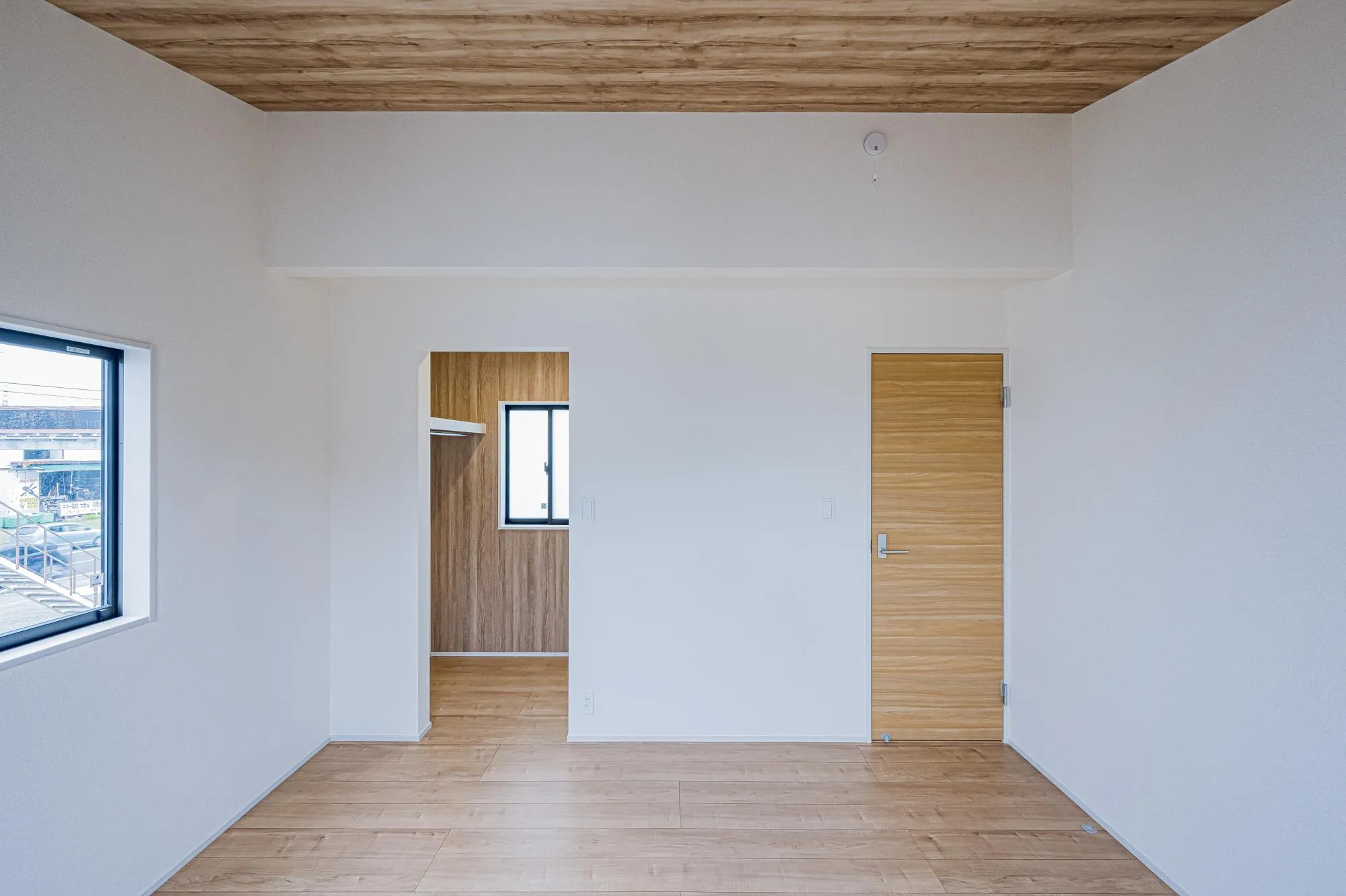 1号棟:洋室7.0帖　勾配天井　ウォークインクローゼット