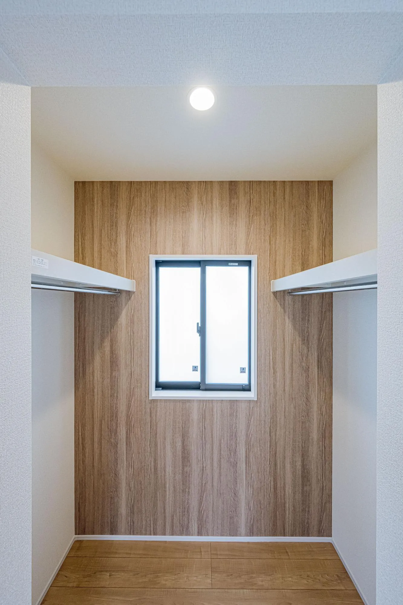 1号棟:洋室7.0帖　勾配天井　ウォークインクローゼット