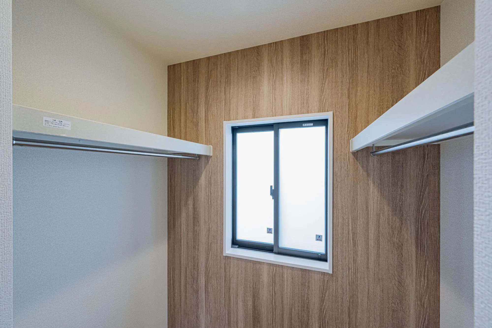 1号棟:洋室7.0帖　勾配天井　ウォークインクローゼット