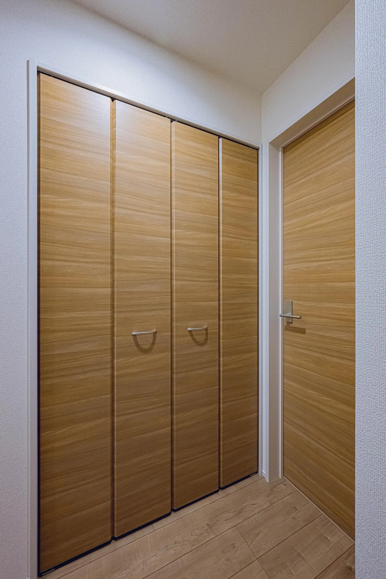 1号棟:2階廊下収納委