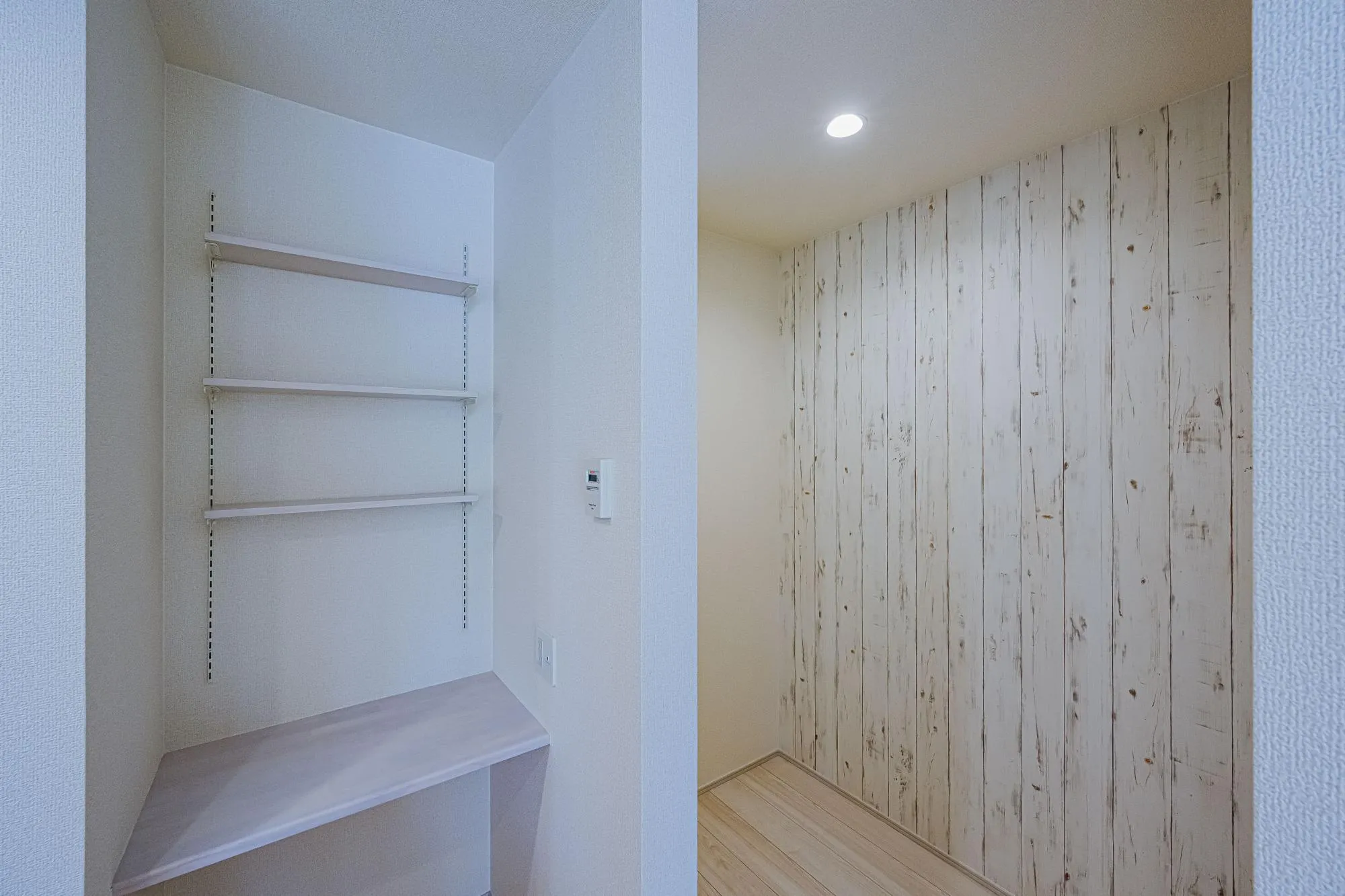 キッチン横のパントリー