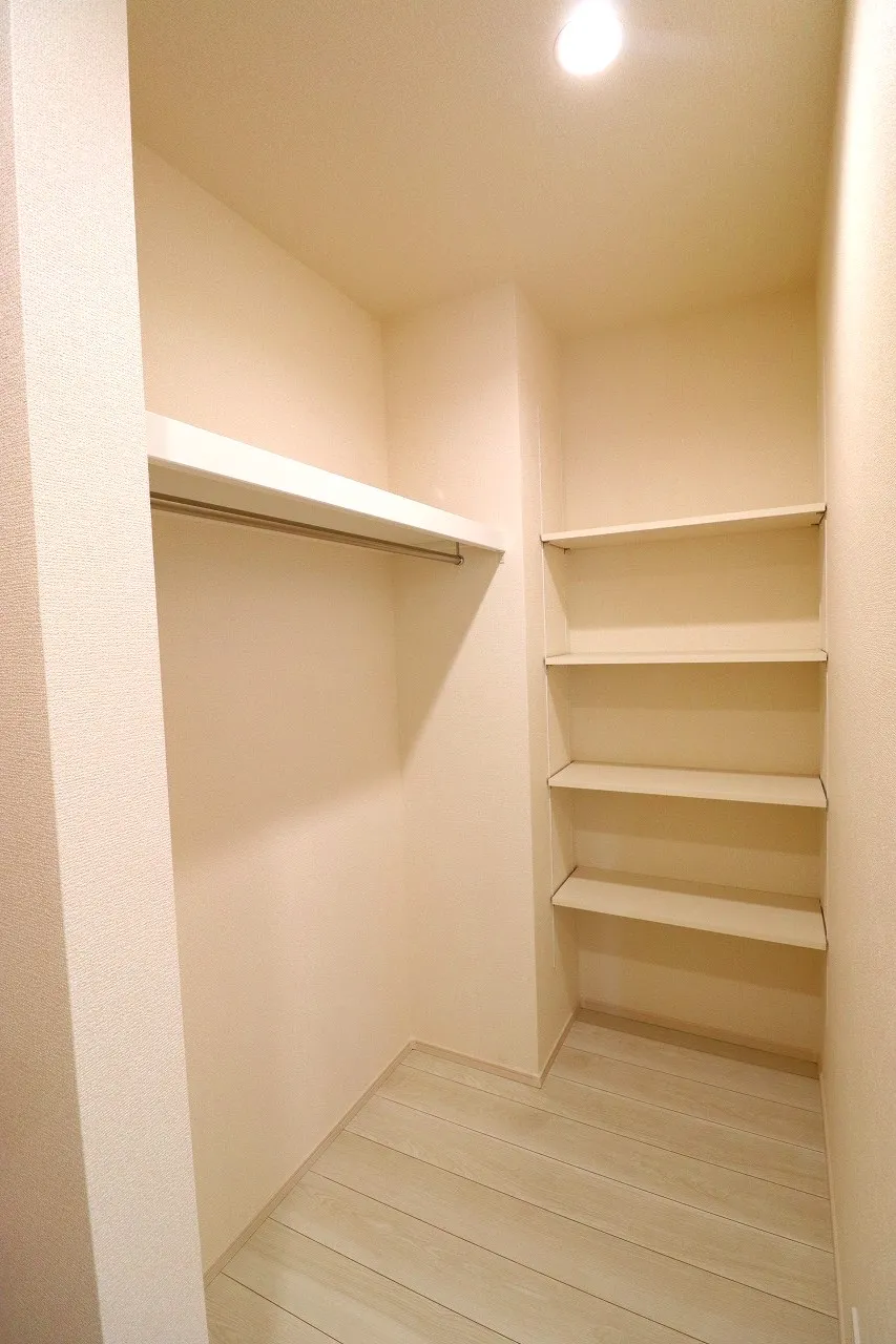 【1号棟クローク・パントリー】